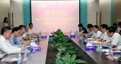 丽江市委常委、常务副市长张虎同道调查CHOICE旗舰厅科技